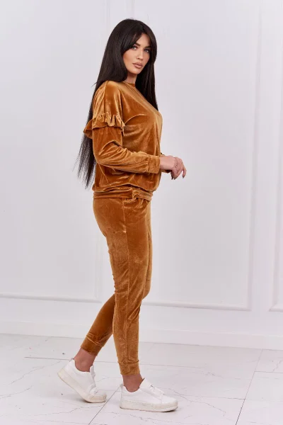 Velurová souprava s volánky K-Fashion - camel