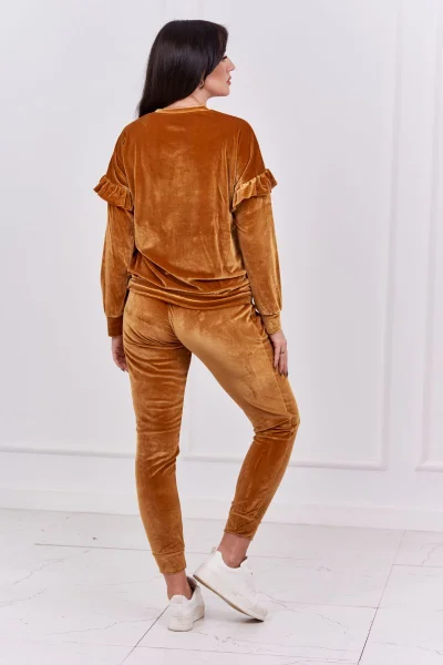 Velurová souprava s volánky K-Fashion - camel