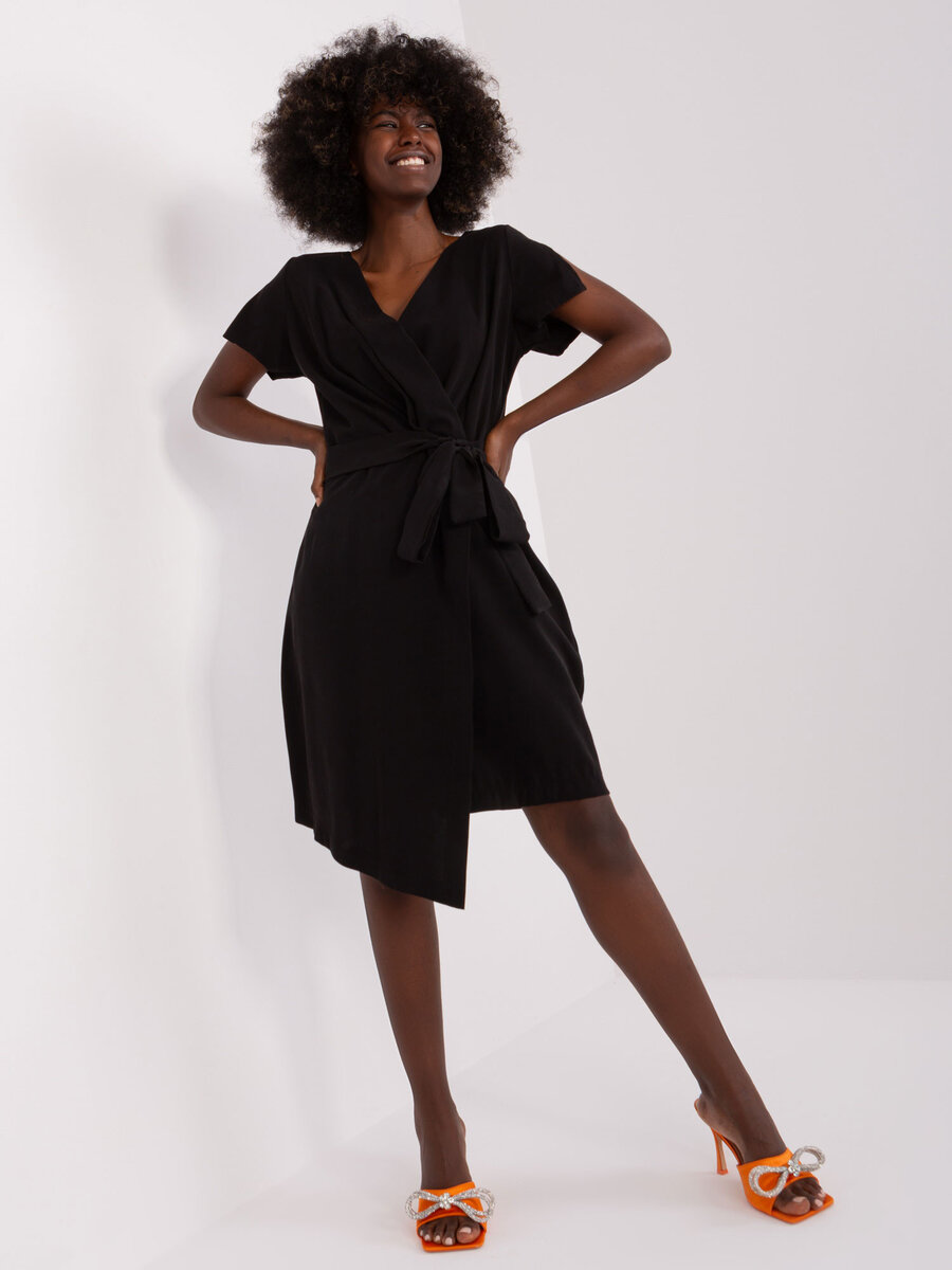 Černé asymetrické šaty ZULUNA s páskem - FPrice, S/M i523_2016103441389