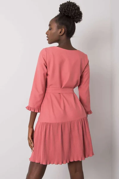 Dámské pudrově růžové šaty se záševy FPrice