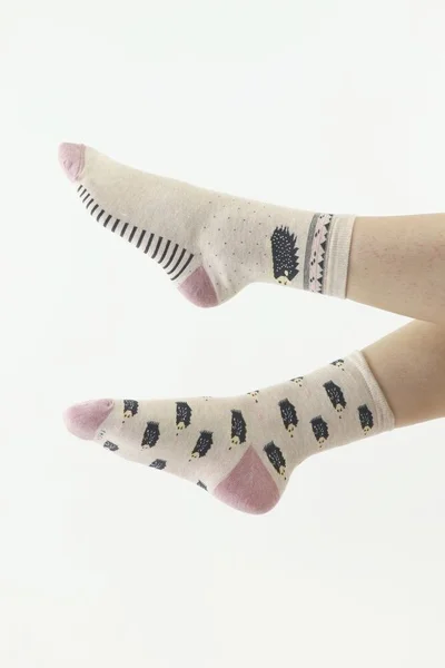 Ježkové ponožky Moraj - hravý vzor - béžová barva
