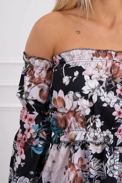 Dámské květinové šaty off-shoulder černé K-Fashion