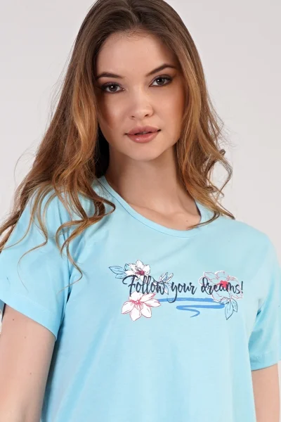 Květinová noční košile s nápisem 'Follow your dreams'
