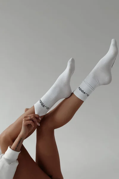 Klasické bílé dámské ponožky s logem OLAVOGA