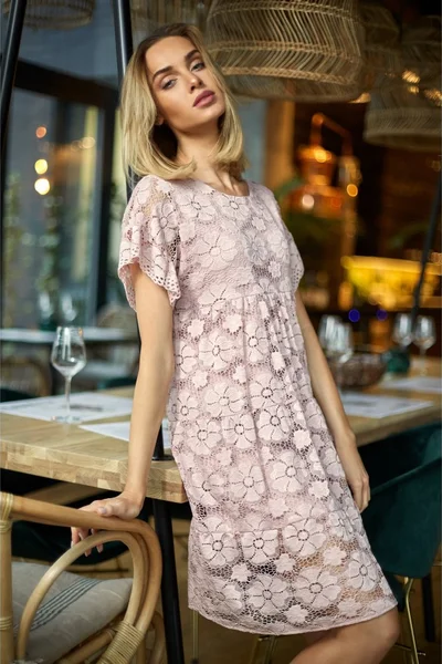 Květinové krajkové šaty s nařasenými rukávy - Pudr růžová
