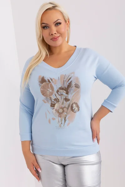 Světle modrá plus size halenka s nášivkami Fashionhunters