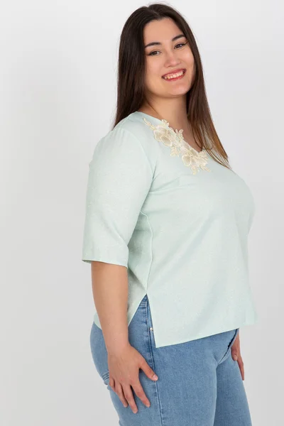 Zelená plus size dámská halenka s elegantním vzorem - FPrice