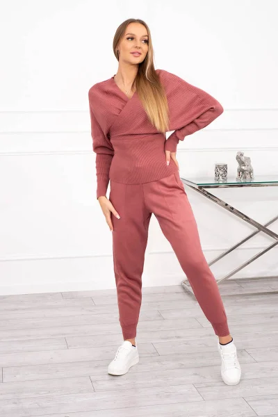 Růžový dámský dvoudílný outfit s odhalenými rameny K-Fashion