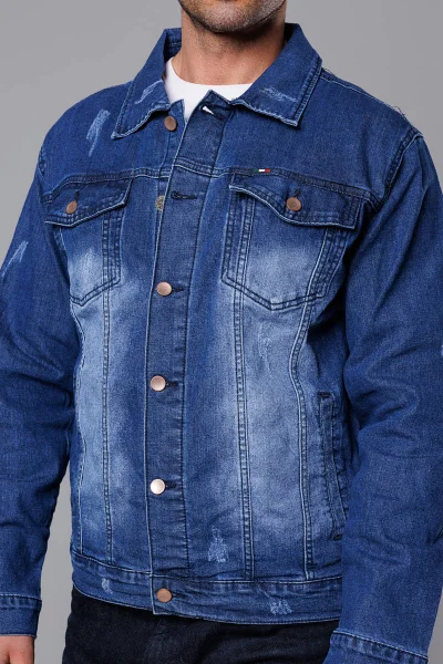 Modrá džínová bunda s protržením a límcem od J.STYLE