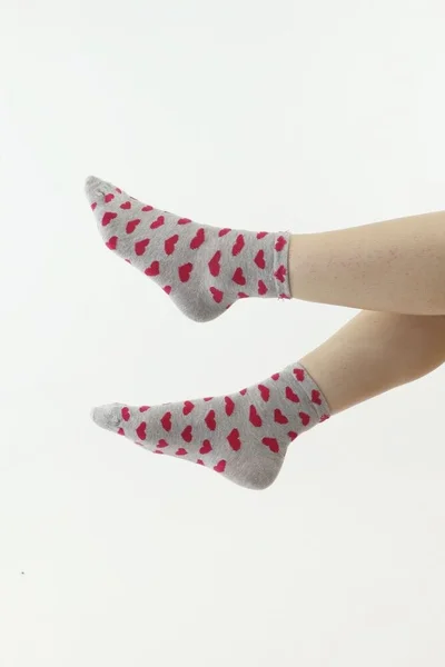 Šedé srdíčkové dámské ponožky od Moraj