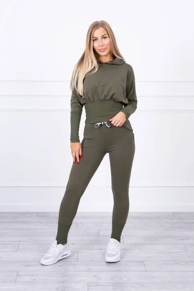 Khaki pohodlný komplet s širokými švy K-Fashion