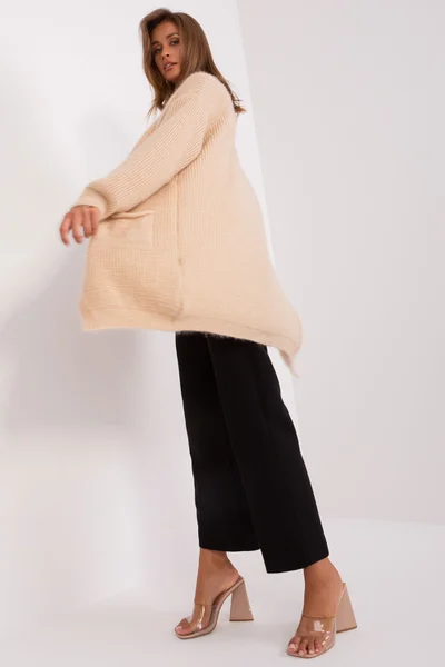 Béžový pletený svetr s oversize střihem FPrice