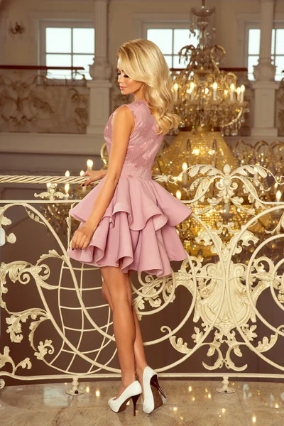 CHARLOTTE - Exkluzivní dámské šaty v barvě lila s krajkovým výstřihem 10 model 76566