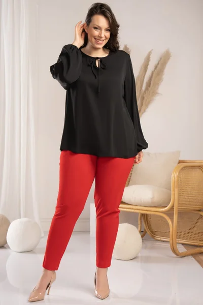 Halenka Sewka - elegantní plus size kousek s nápadným výstřihem