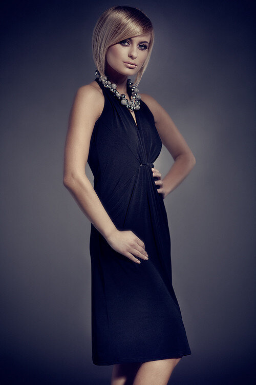 Černé šaty Paloma s drahokamovou sponou - Figl, L i556_12126_7_35