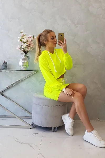 Neonově žlutá souprava halenky a sukně K-Fashion