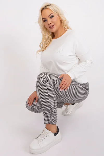 Ecru dámská plus size halenka s nášivkou Fashionhunters