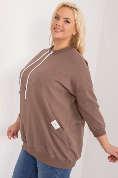 Hnědá plus size halenka s kapsami Fashionhunters