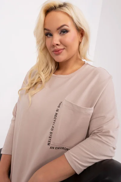 Dámská plus size béžová halenka s delším zadním dílem Fashionhunters