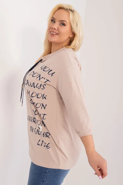 Béžová plus size halenka s nápisy - Fashionhunters