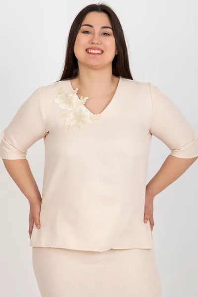 Elegantní plus size broskvová halenka s krajkou Fashionhunters