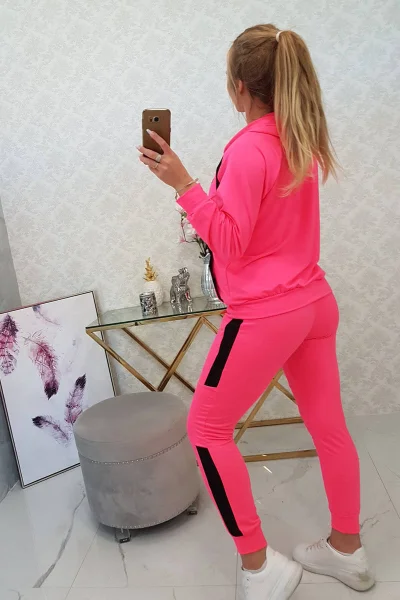 Růžová neonová sportovní souprava s pruhy K-Fashion