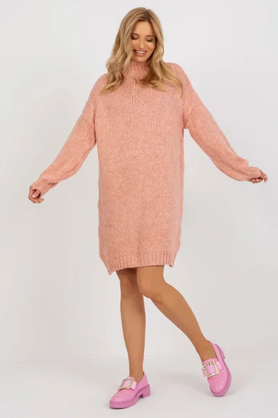 Dámské růžové oversized úpletové šaty s rolákem Fashionhunters