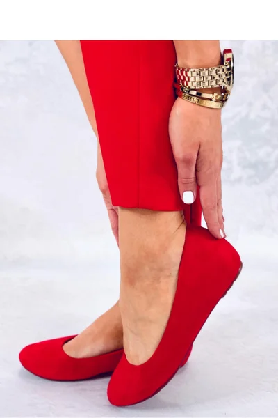 Červené semišové baleríny s polstrováním na 3 cm podpatku - Inello