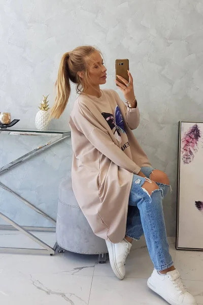 Oversize dámská béžová halenka s motýlím potiskem K-Fashion