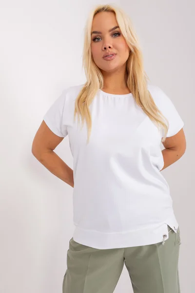 Bílá plus size halenka s krátkým rukávem Fashionhunters