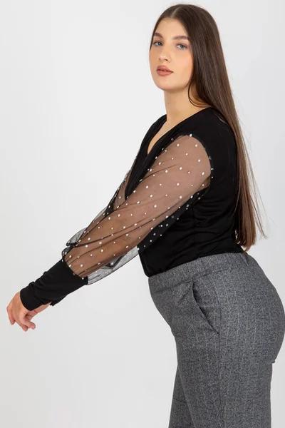 Dámská černá halenka plus size s ozdobnými rukávy Fashionhunters