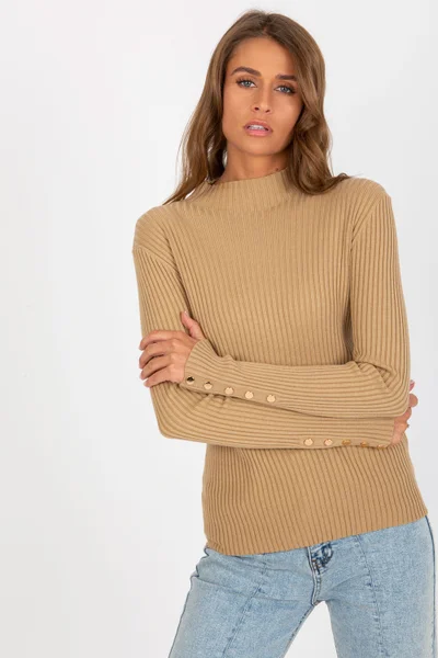 Stojáčkový dámský svetr s ozdobnými knoflíky od značky NM