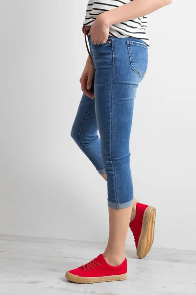 Dámské modré džíny s vyhrnutými nohami FPrice