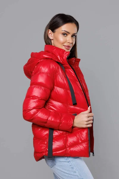 Zimní červená bunda s pásky pro ženy od J.STYLE