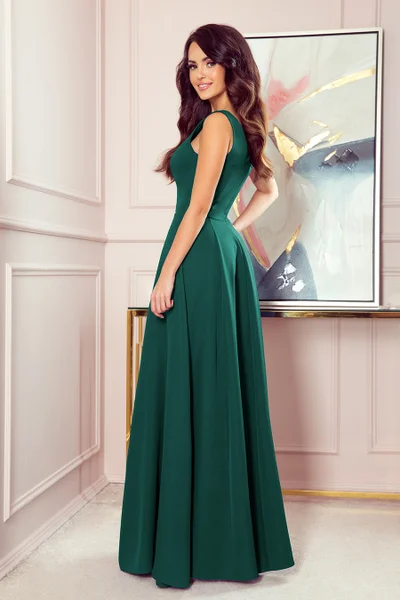 CINDY - Dlouhé dámské šaty v lahvově zelené barvě s výstřihem 62305 Numoco