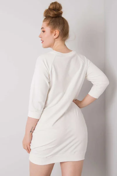 Dámské plus size ecru šaty s kapsami Fashionhunters