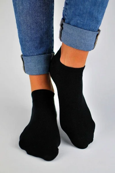 Černé kotníkové ponožky z bavlny Noviti