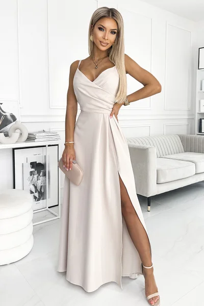Béžové dlouhé elegantní šaty s rozparkem Chiara od Numoco