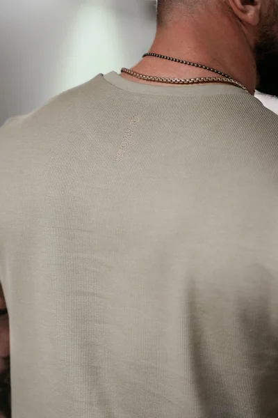 Pánské tričko s minimalistickým logem od Ola Voga