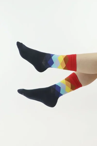 Černé ponožky Moraj s barevnými vlnkami