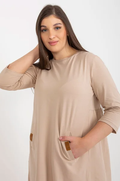 Dámské plus size béžové minišaty s rukávy Fashionhunters