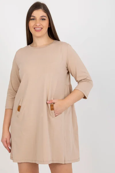 Dámské plus size béžové minišaty s rukávy Fashionhunters