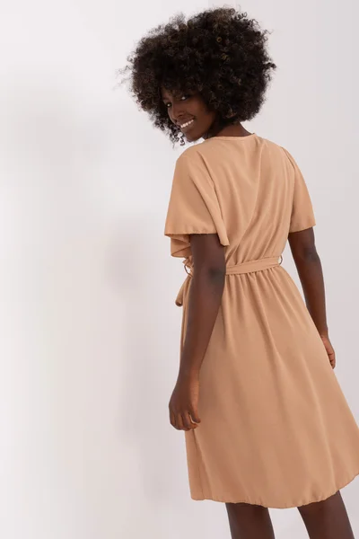 Velbloudí šaty s obálkovým výstřihem - Letní elegance DHJ-SK